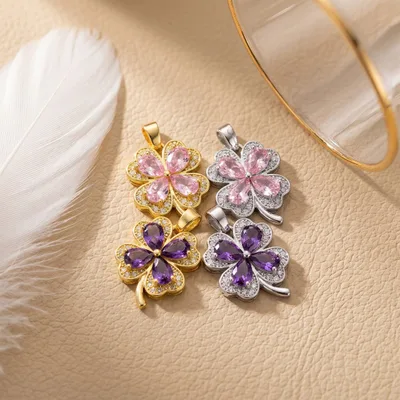 Four-Leaf Clover Zircon pendant